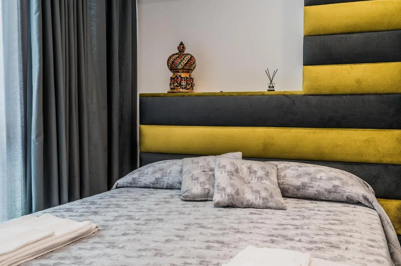Naples & Love Rooms Italien